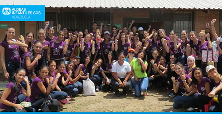 Candidatas al Miss Aragua 2015 visitan Centro Social de Maracay